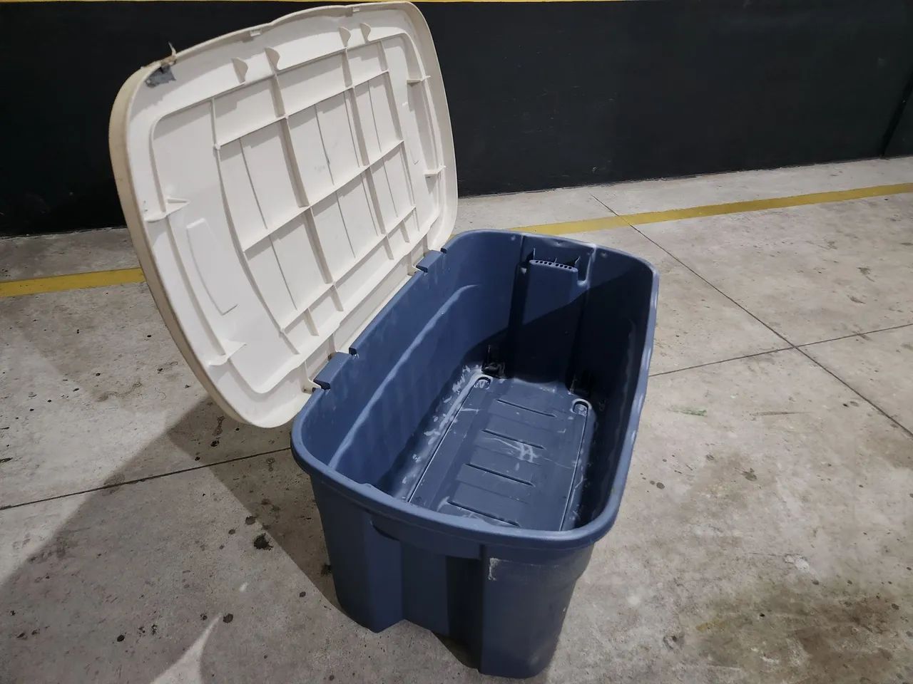 Caixa plástica 60 litros 