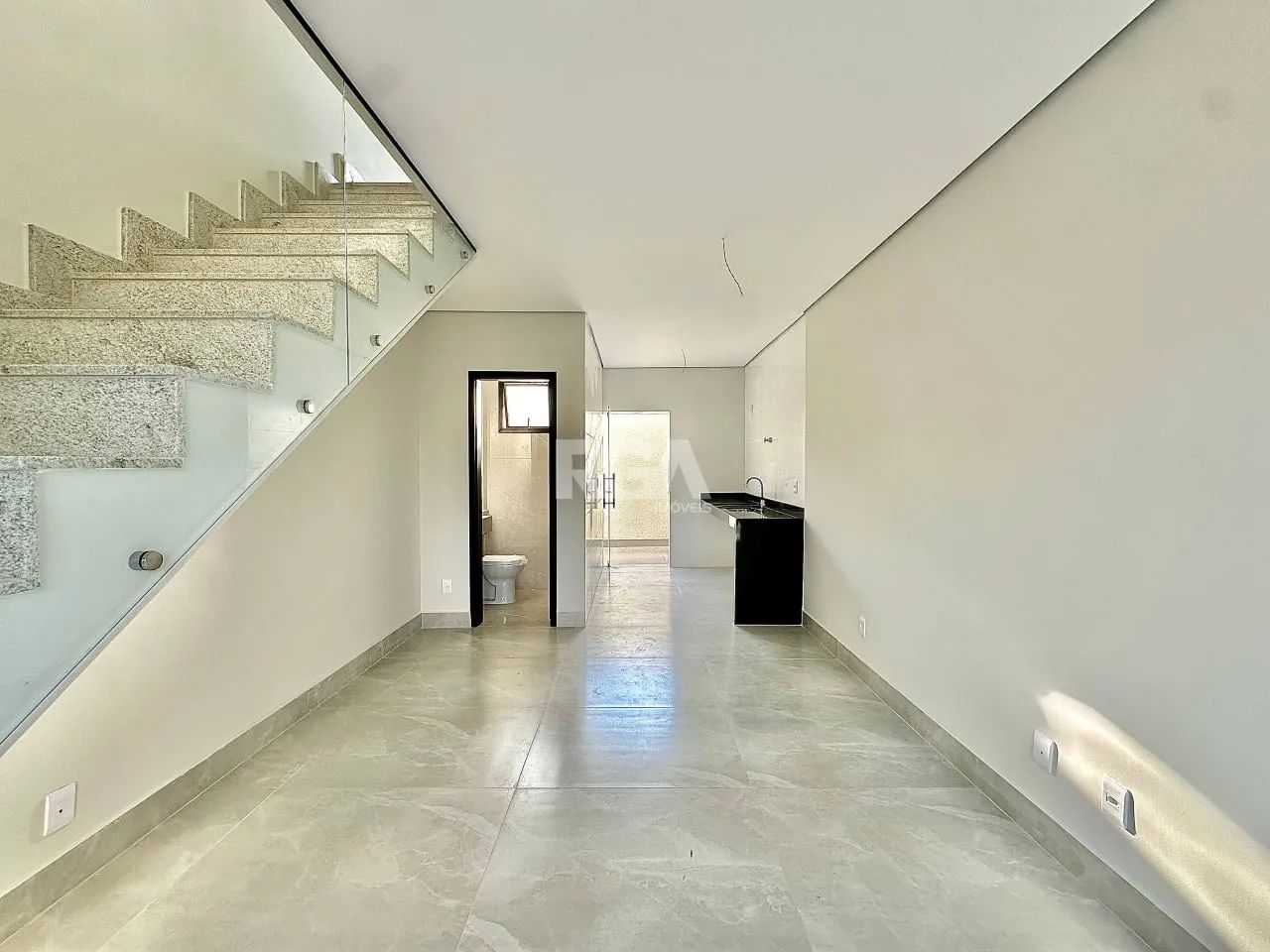 CASA GEMINADA COM 2 SUÍTES E 2 VAGAS  PLANALTO - Foto 4