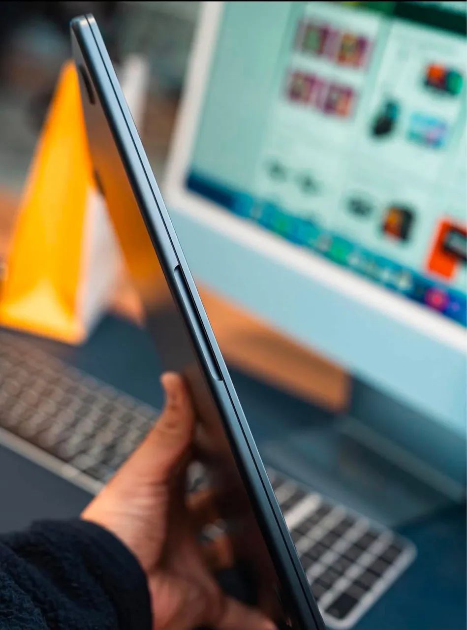 MacBook Air M3 midnight 256GB - Foto 3