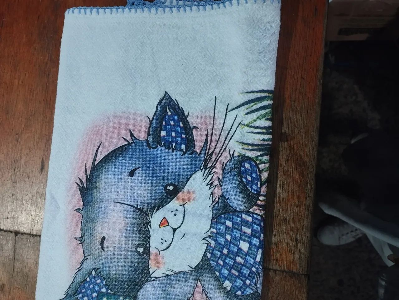 Pano de prato pintado com acabamento em crochê  - Foto 5