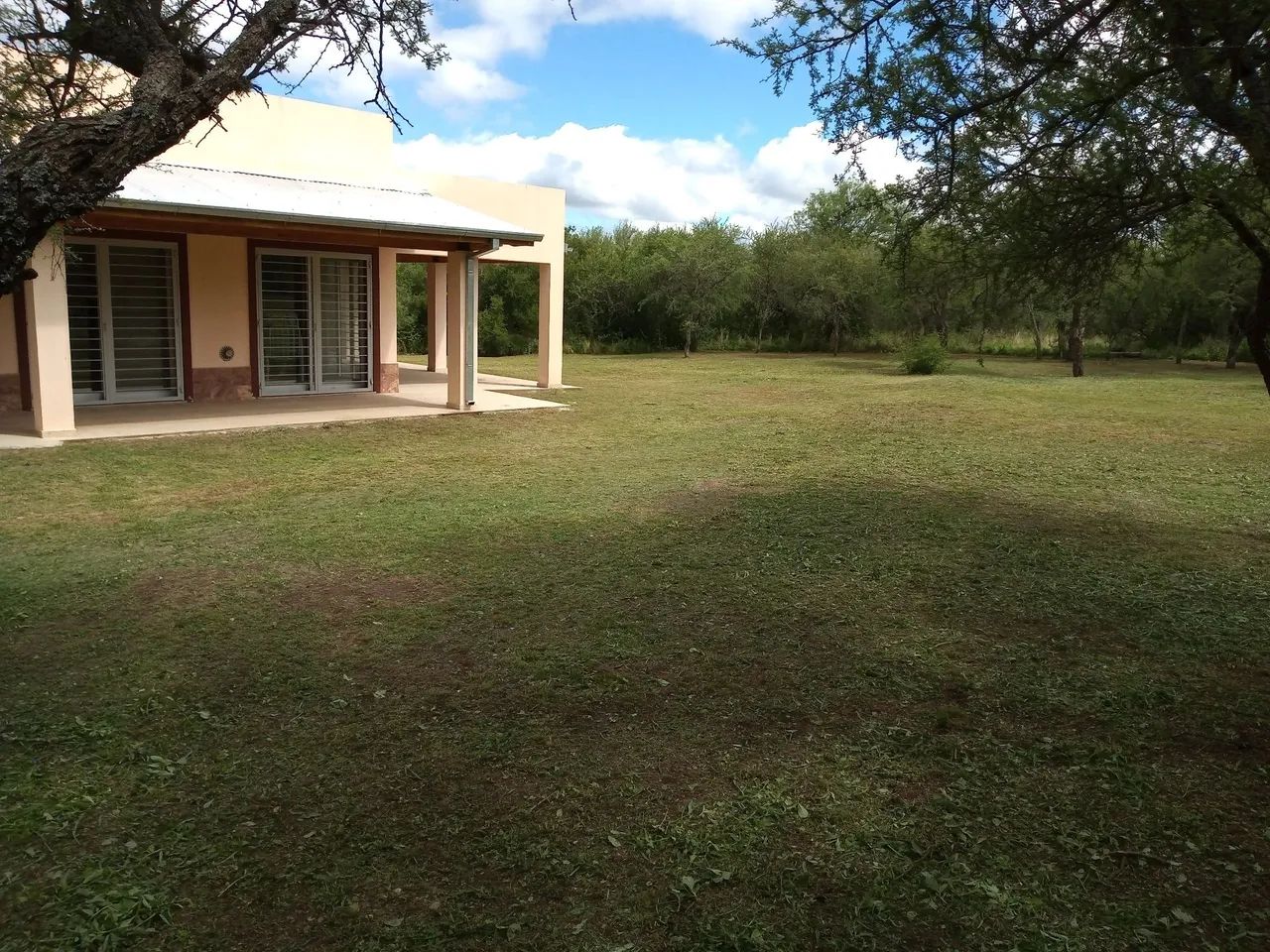 Manutenção geral cabanas e lotes. Roçadas e poda