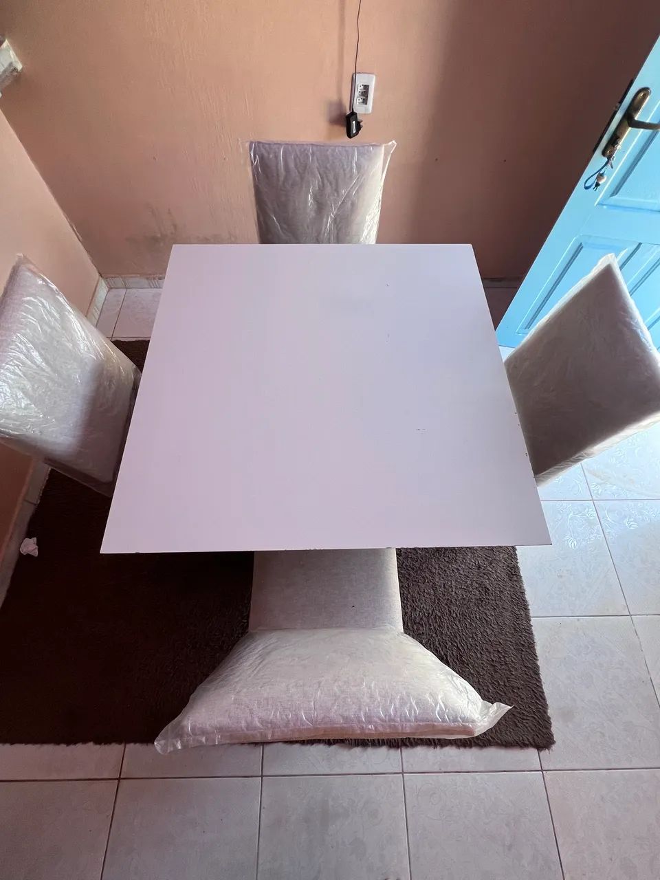 Mesa com 4 cadeiras  - Foto 3