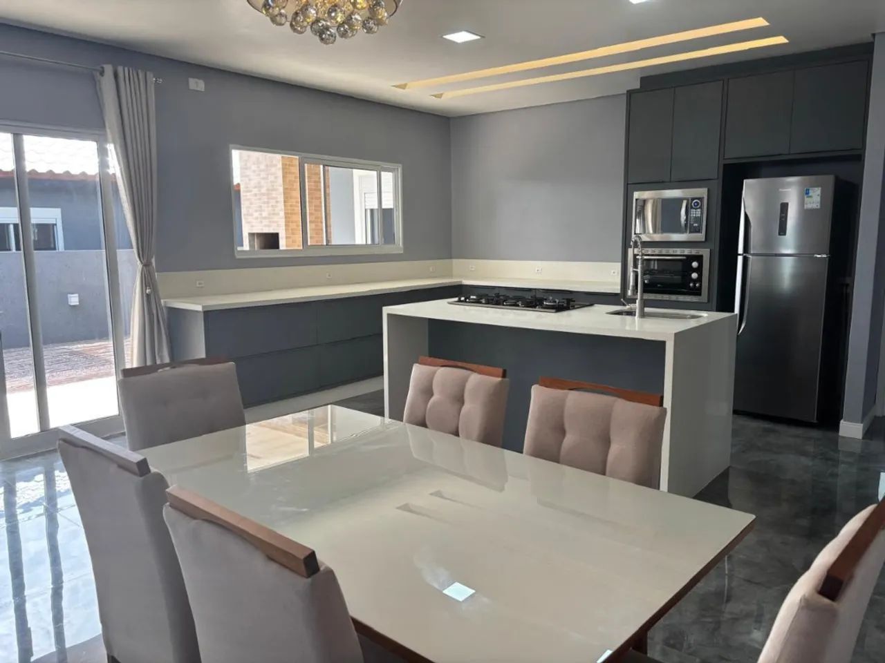 Casa semi mobiliada com 3 dormitórios + amplo quintal e piscina no Rio Vermelho! - Foto 5