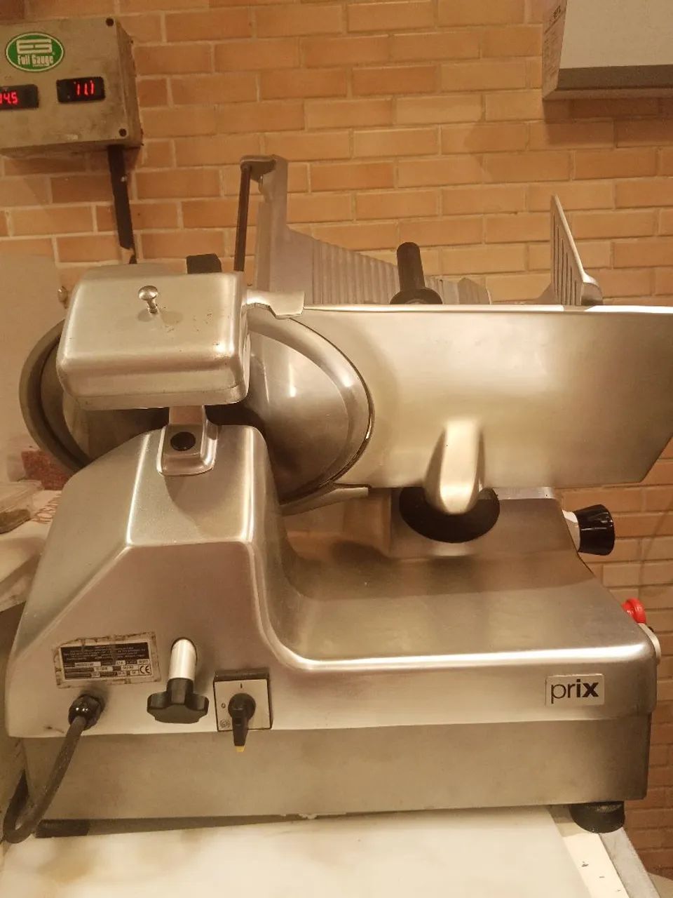 Fatiadora de frios industrial automática e manual
