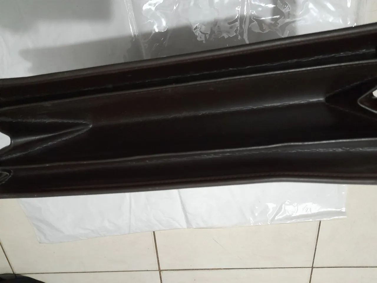 Pasta executiva antiga de couro com a chave. - Foto 4