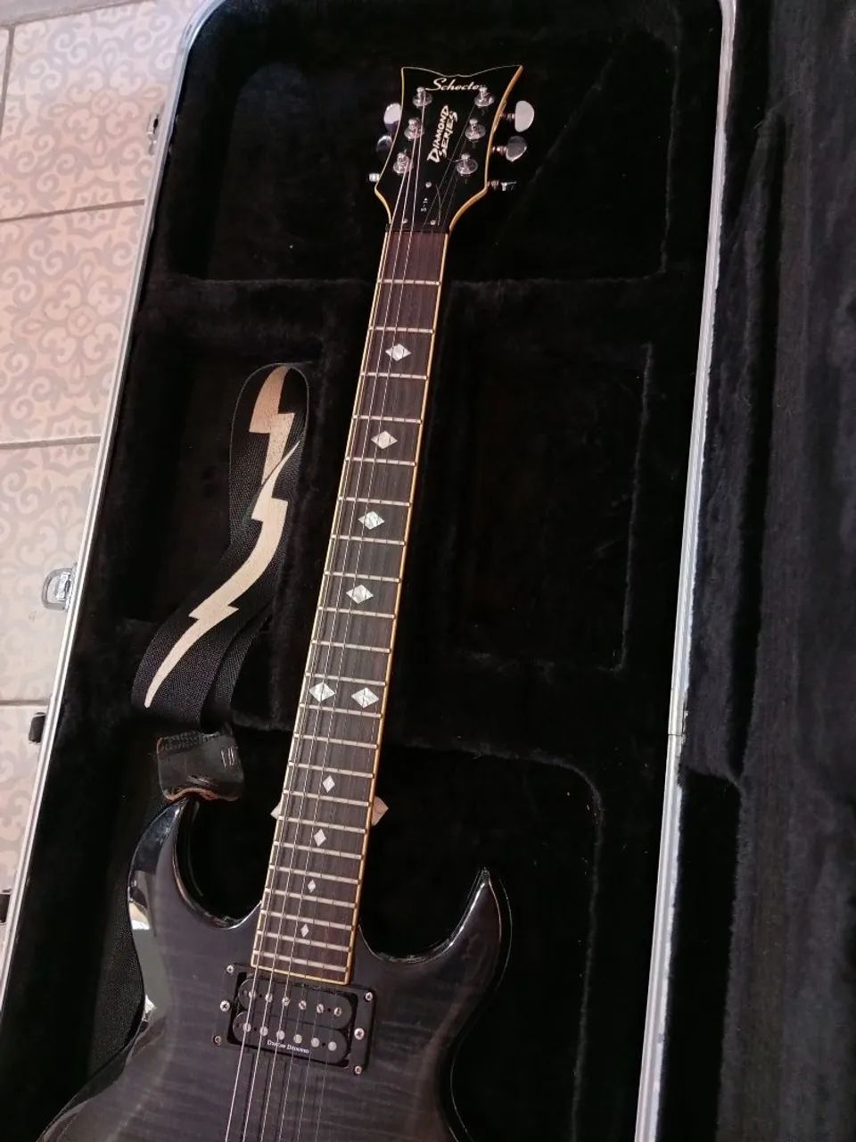 Guitarra schecter c case