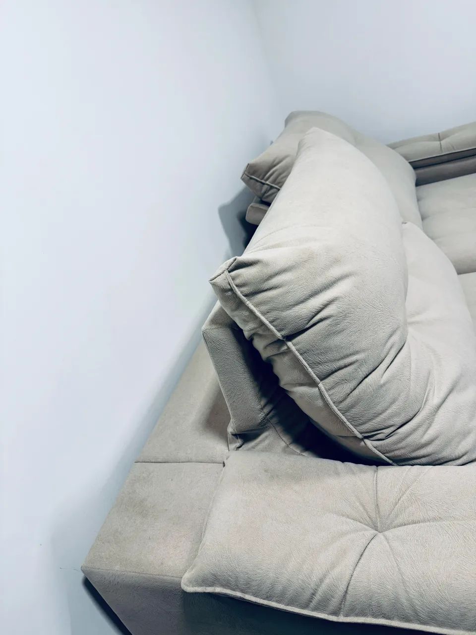 Sofá retrátil e reclinável em suede  - Foto 3