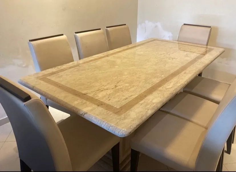 Mesa Mármore resinado com conjunto de cadeiras em couro - Foto 3