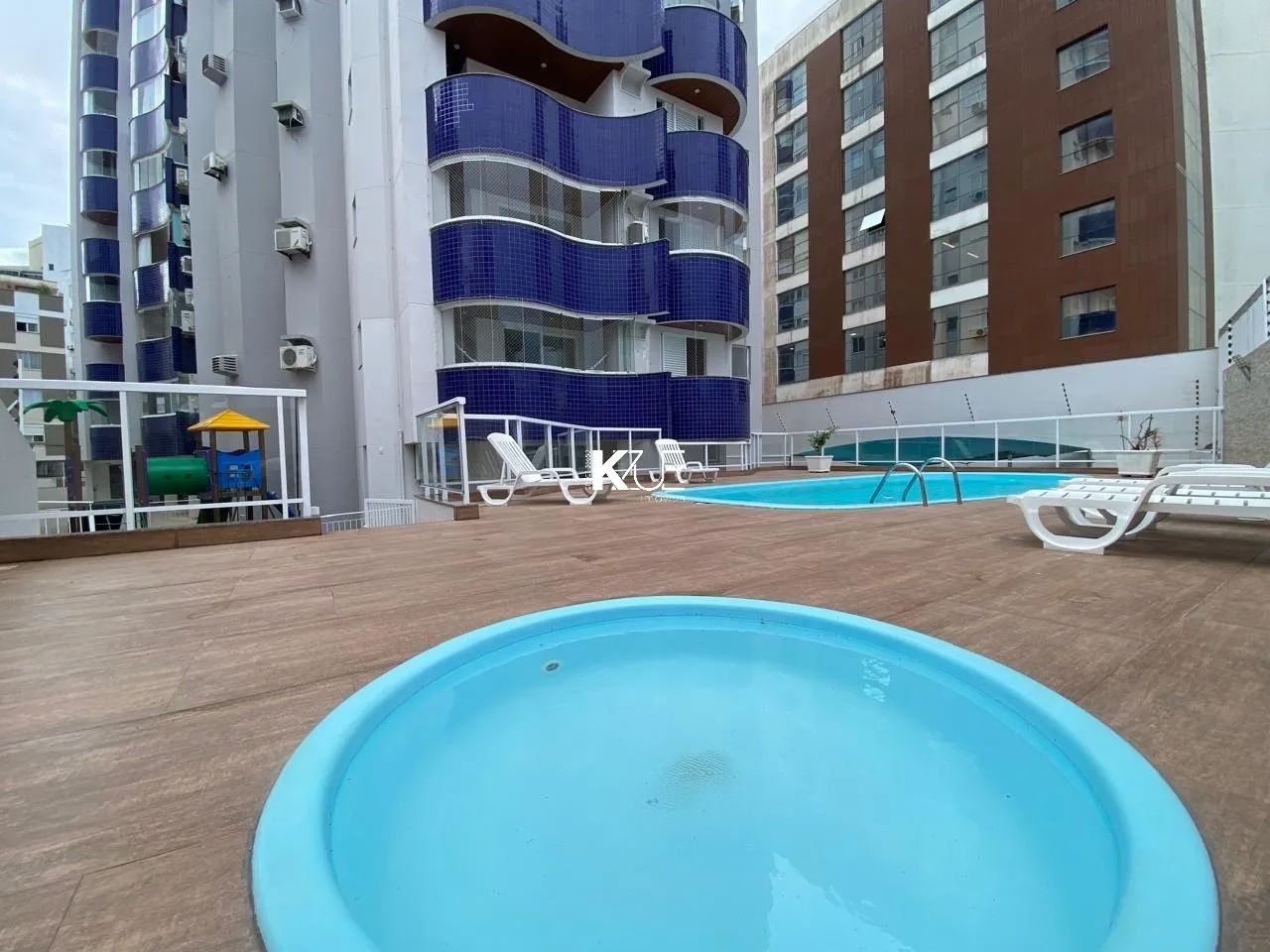 Apartamento de três dormitórios com 114m² privativos.