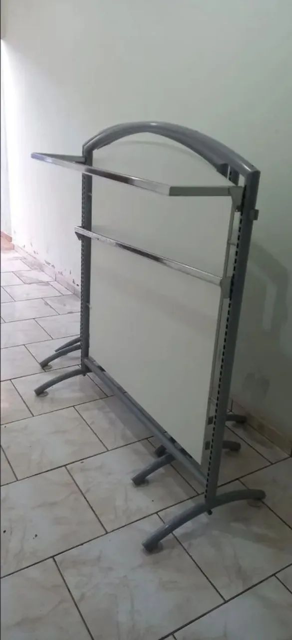 Araras Reforçadas C/ MDF No Centro P/ Loja De Roupas  - Foto 2