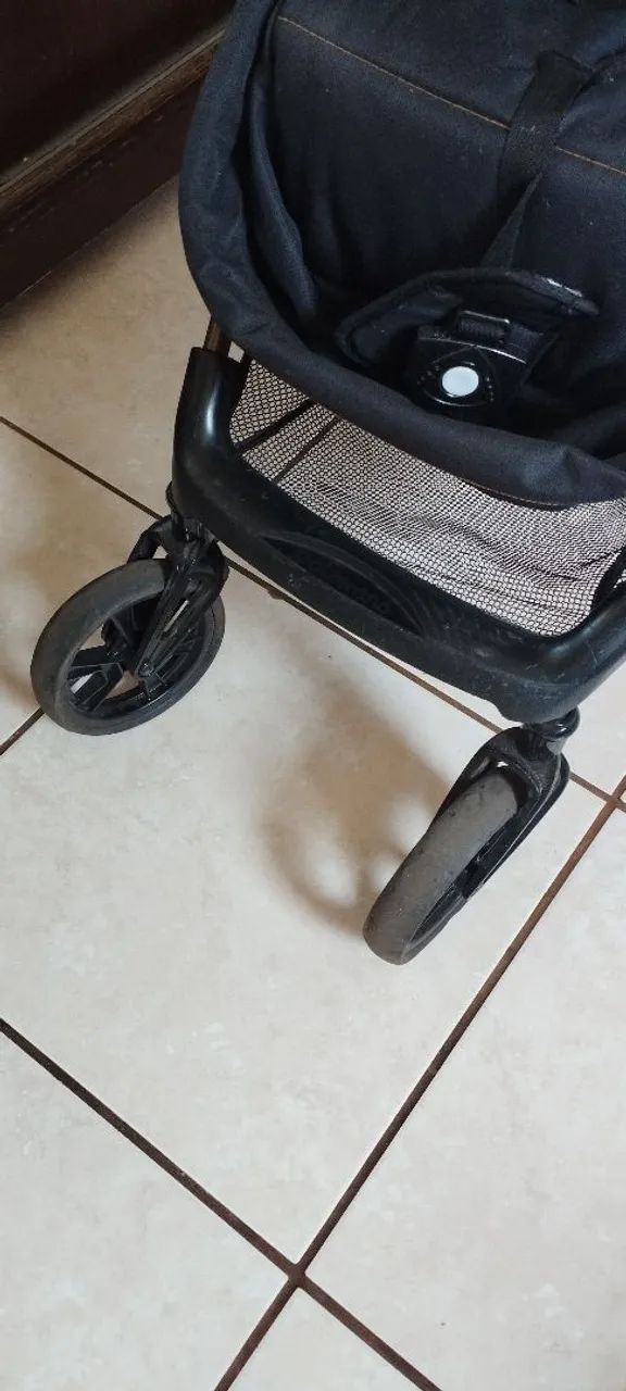 Carrinho de bebê com bebê conforto. Galzerano. - Foto 2