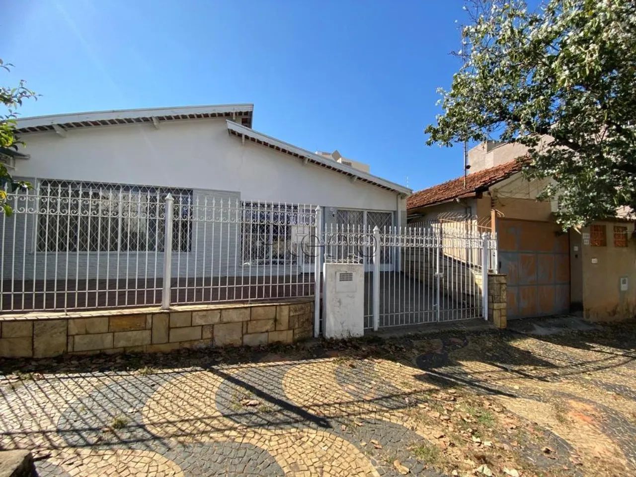 Casa à venda com 3 quartos na Vila Industrial, Campinas.