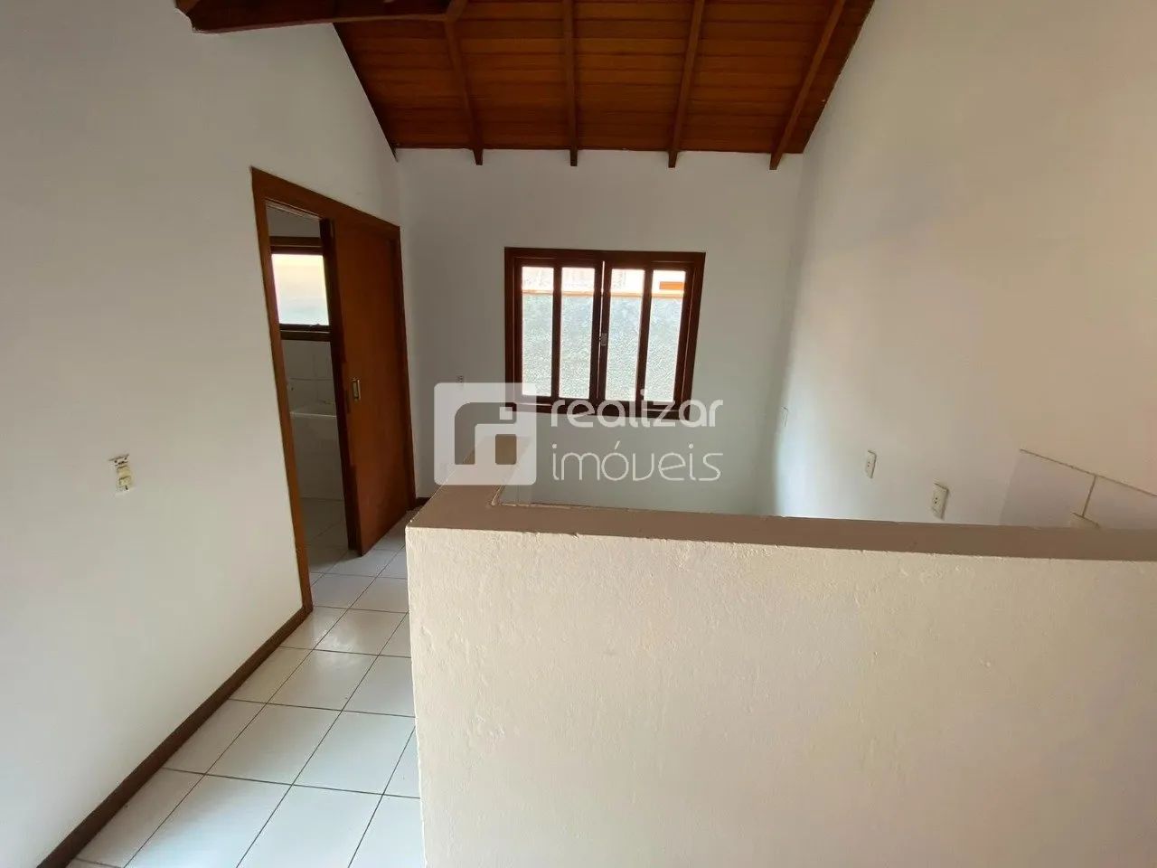 Casa 3 dormitórios suítes no Bairro Rio Tavares em Florianópolis - Foto 3