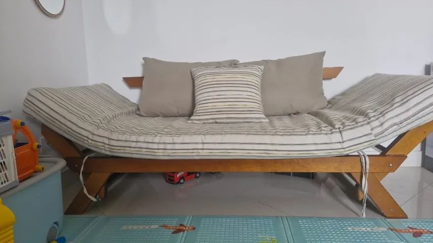 Sofa / cama auxiliar em madeira maciça e almofada estilo futon - Foto 2