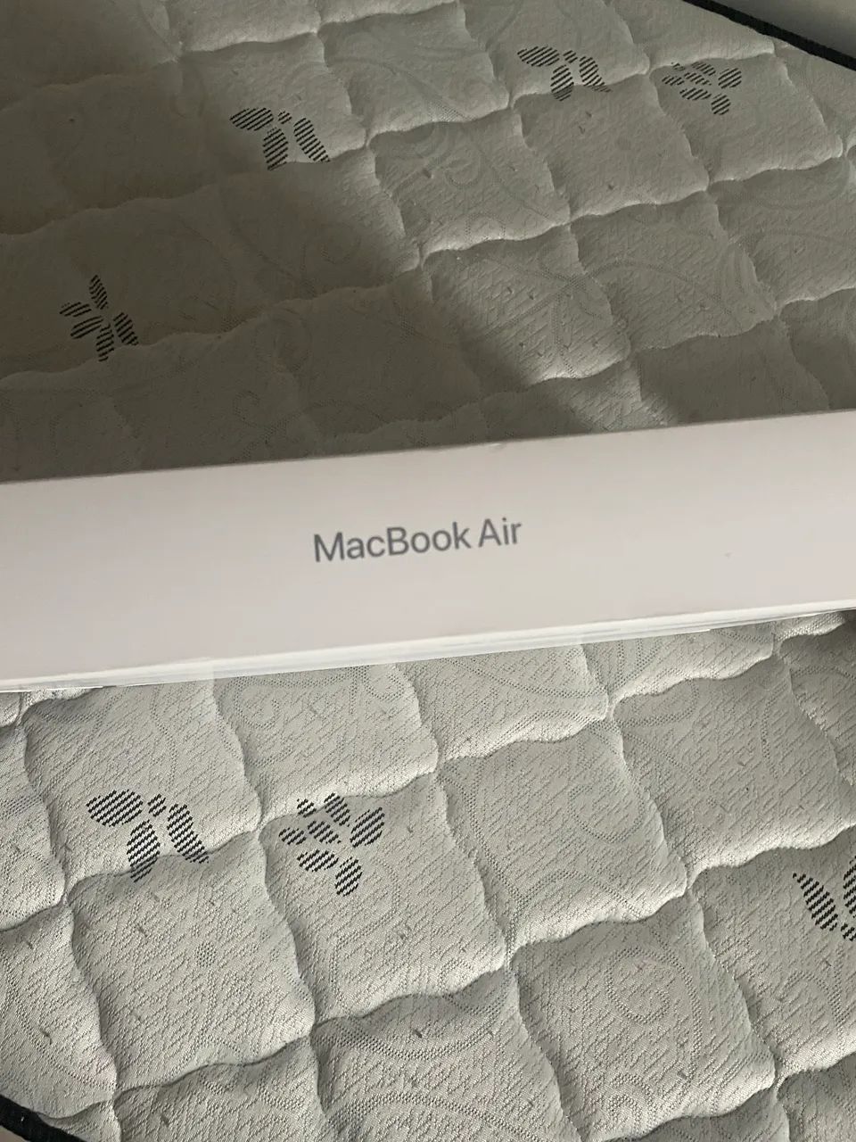 Mac Book Air lacrado m5 16 Gb Ssd 512 tela 15?