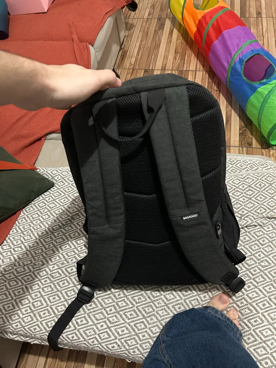 Mochila baggagio preta com varios compartimentos 