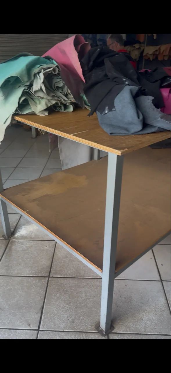 Prateleira de metal  e mesas - Foto 5