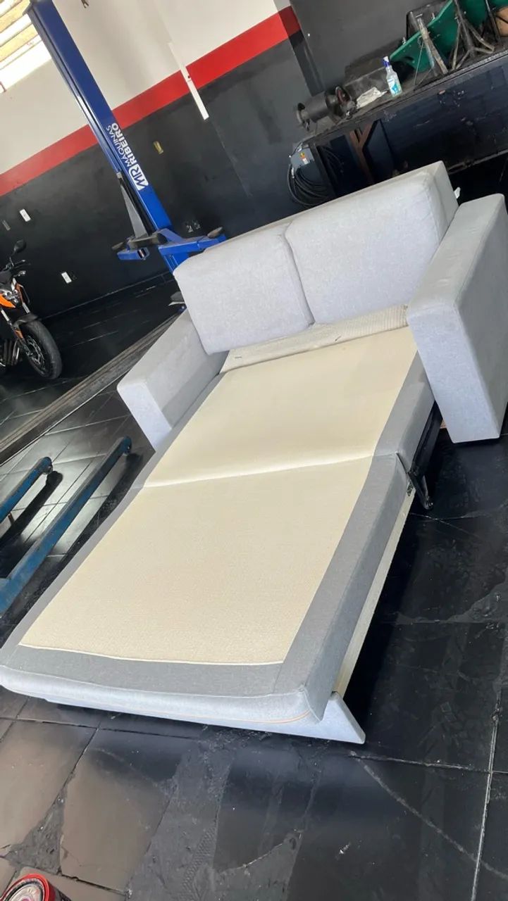 Sofá-cama retrátil de 2 lugares cinza claro