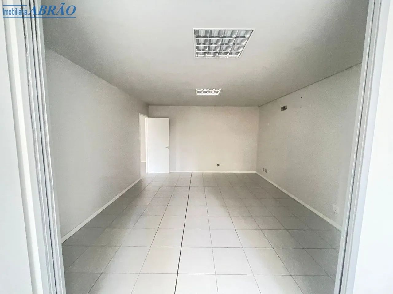 Sala em Sobreloja à venda em Zona 07, Maringá-PR - Foto 9