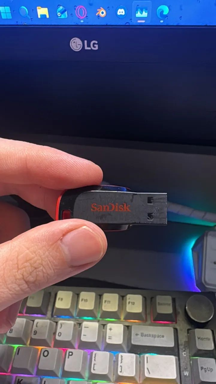 Pendrive Sandisk 64gb ( com Windows 11)