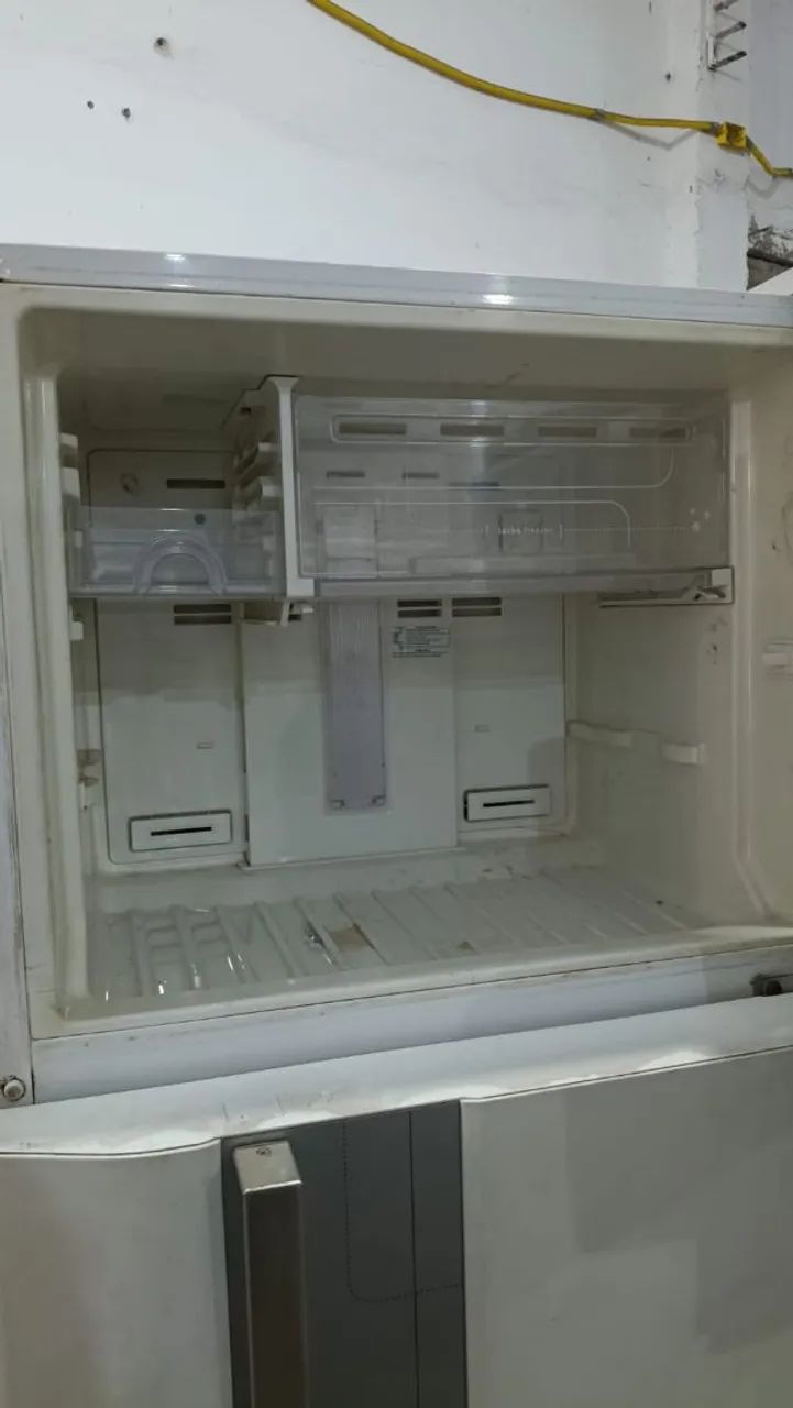 Geladeira Duplex eletrolux em bom estado - Foto 3