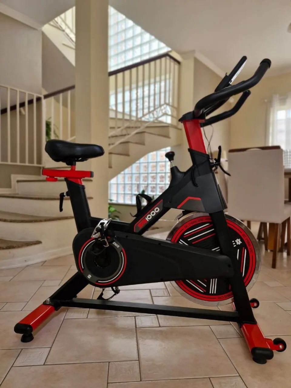 Vendo Bicicleta Ergométrica Spinning SB 1000 Genis  