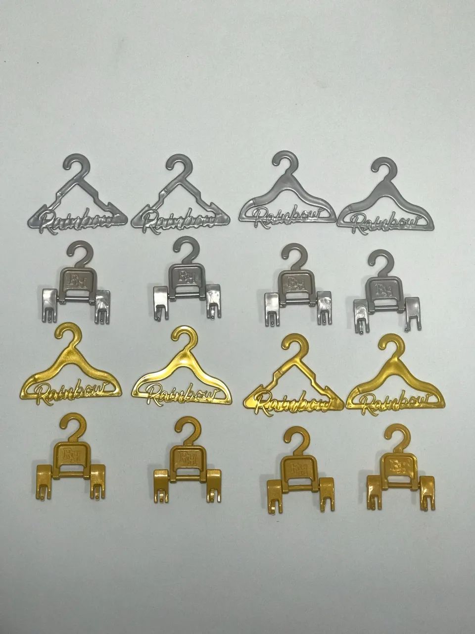 Boneca Rainbow High - lote de 41 cabides 
