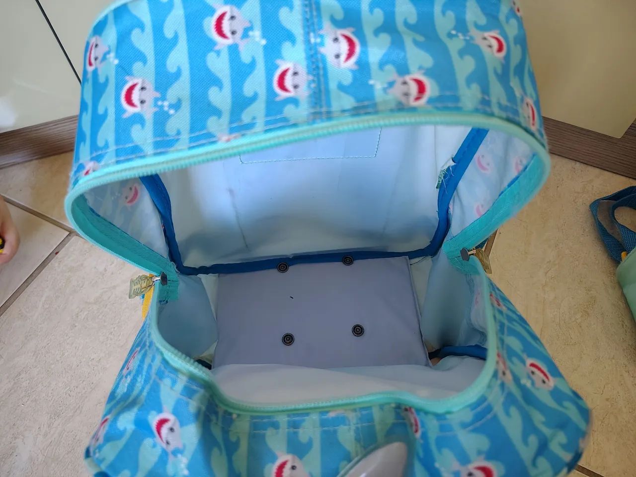Mochila + Lancheira Baby Shark  - Foto 4
