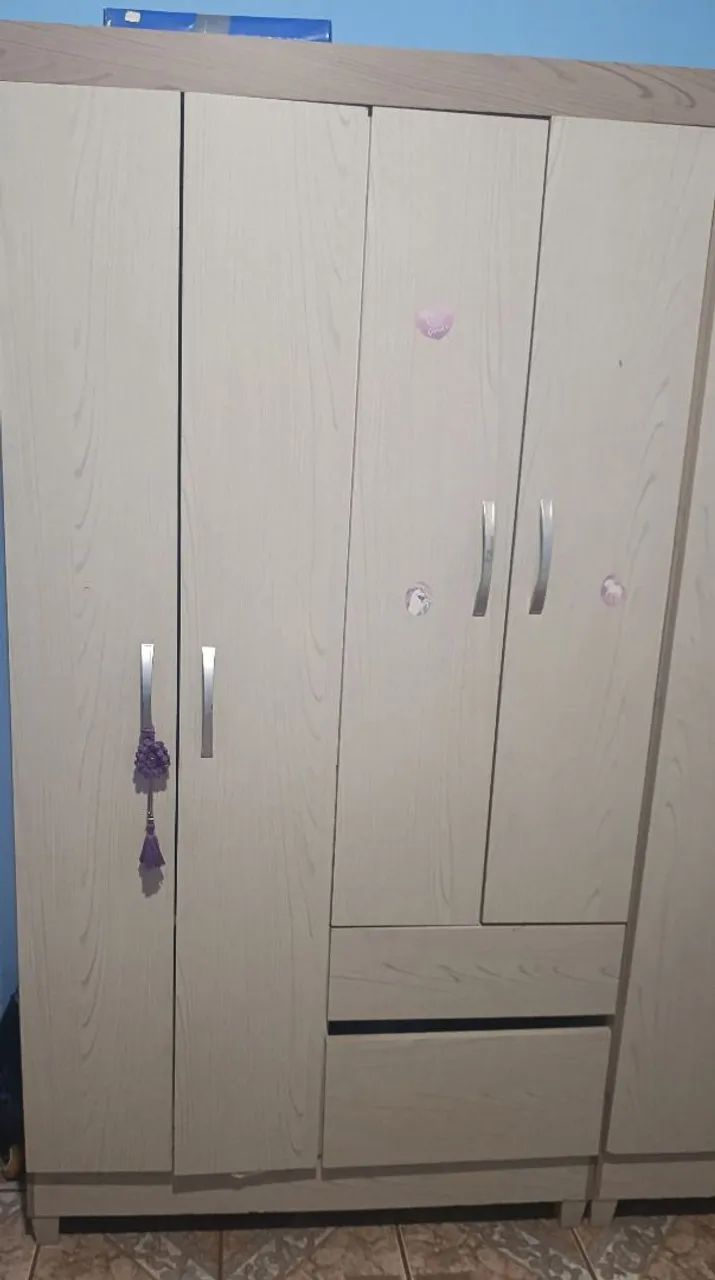 Guarda roupa de solteiro 