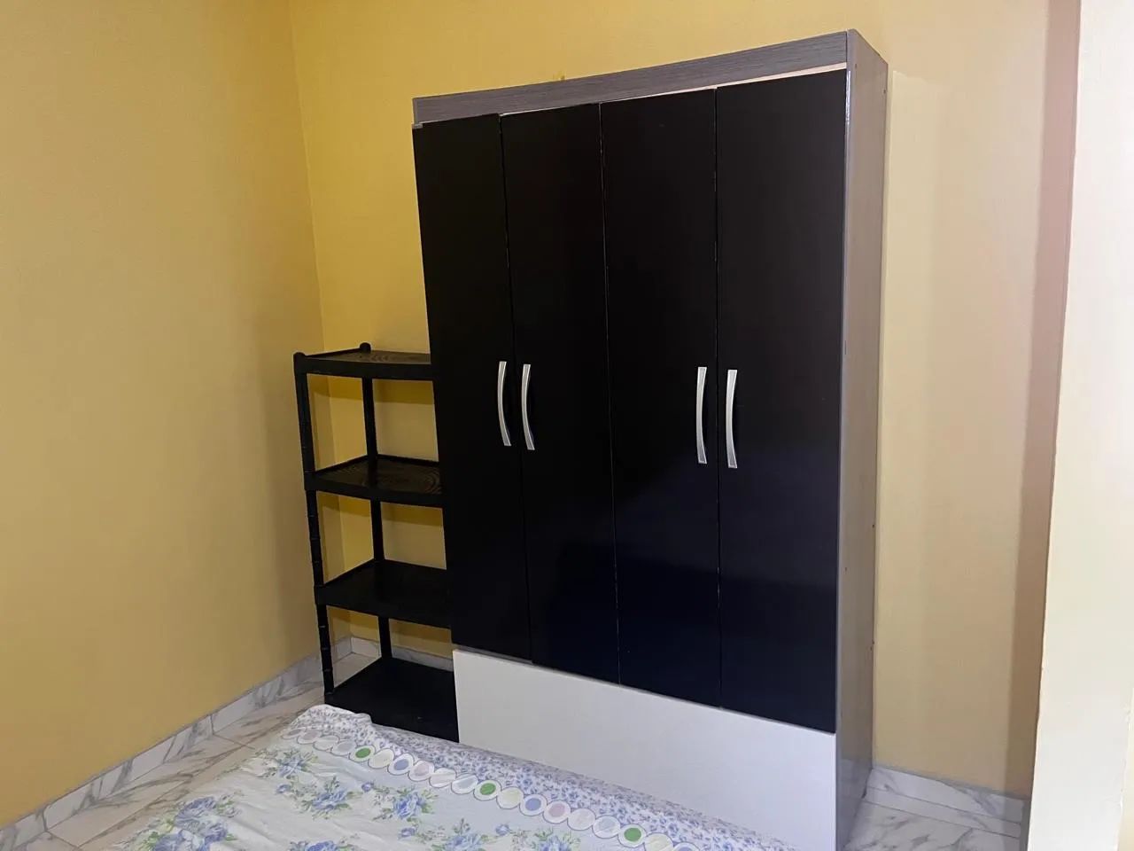 Alugo quarto compartilhado 