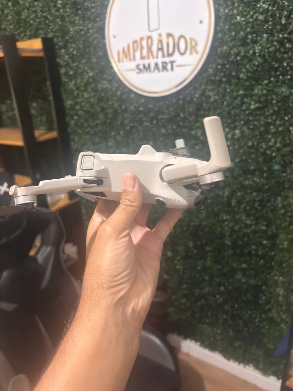 Droner dji 4 pro vendo ou troco por iPhone  - Foto 2