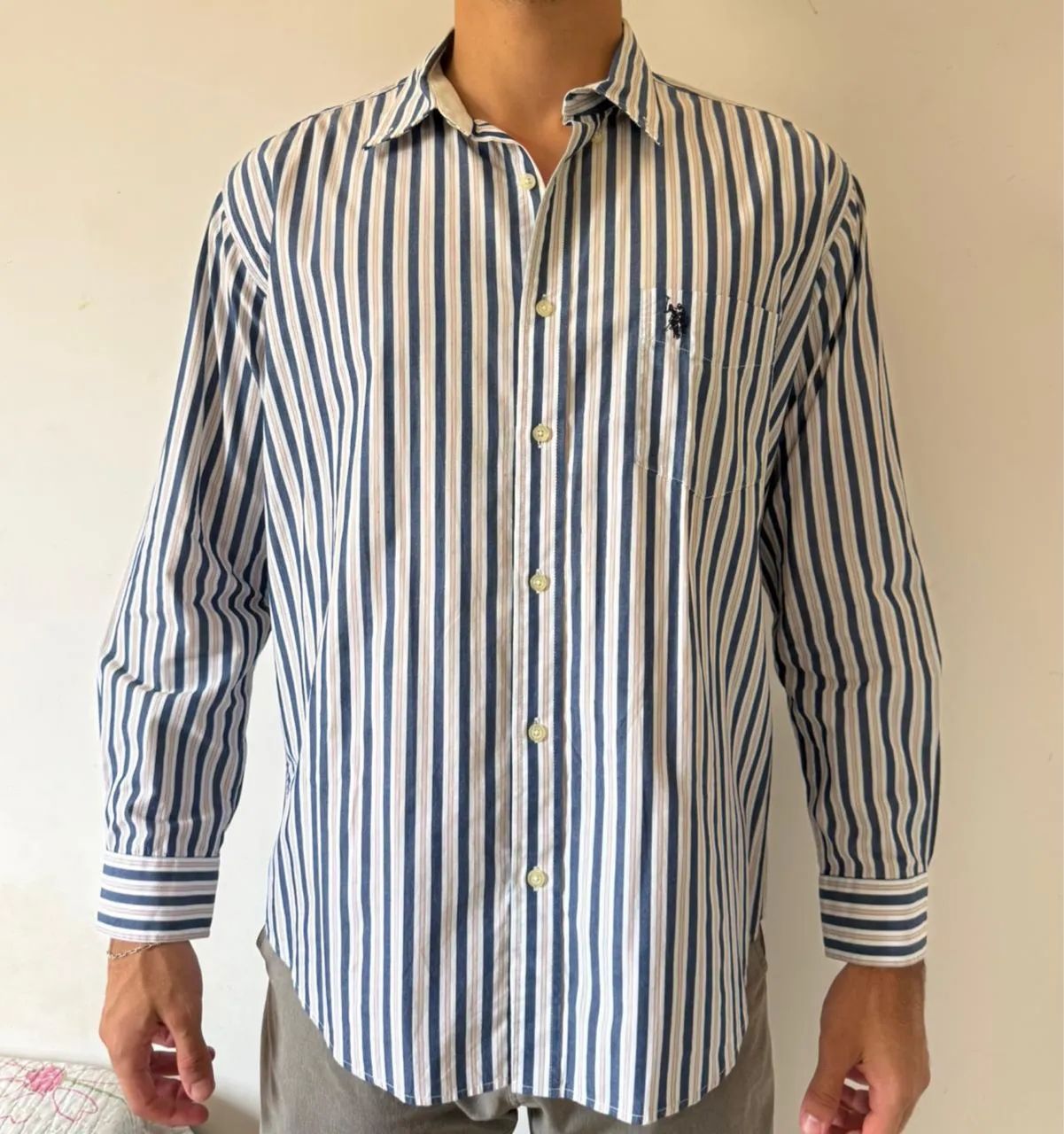 Camisa social listrada marca Polo