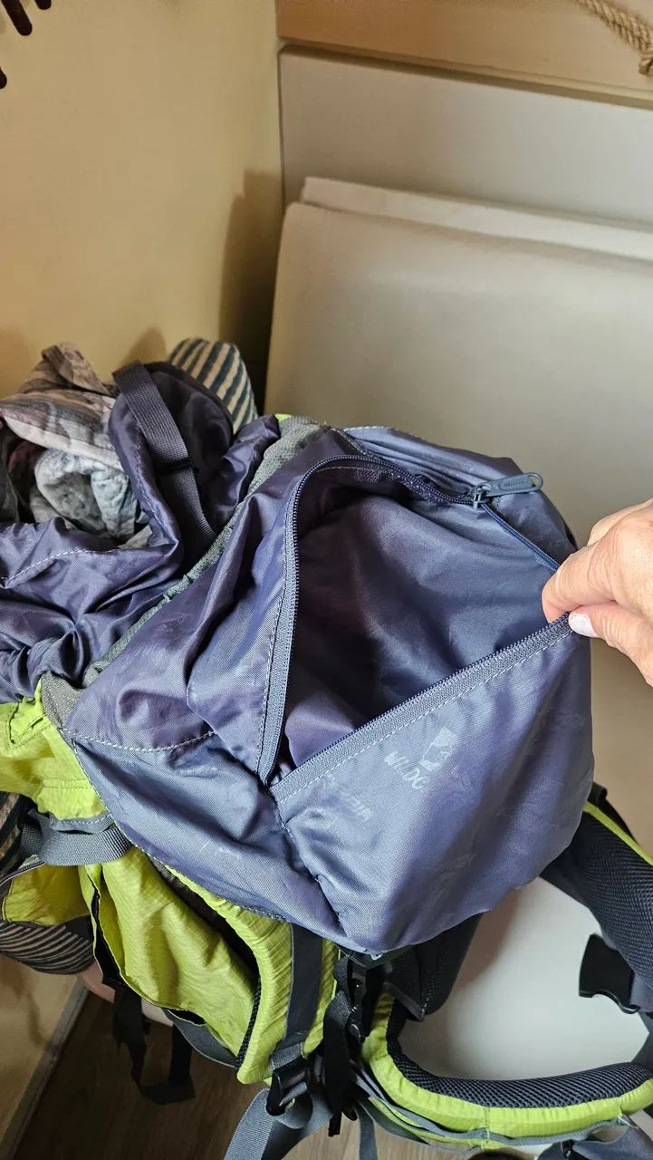 Mochila para trilha gde 70cm com capa de chuva  - Foto 5