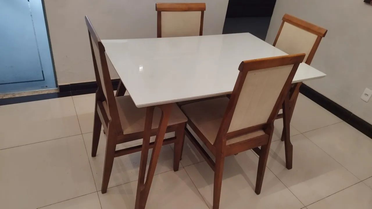 Mesa de Jantar 120x80cm + 4 Cadeiras (ATLÂNTIDA MÓVEIS)