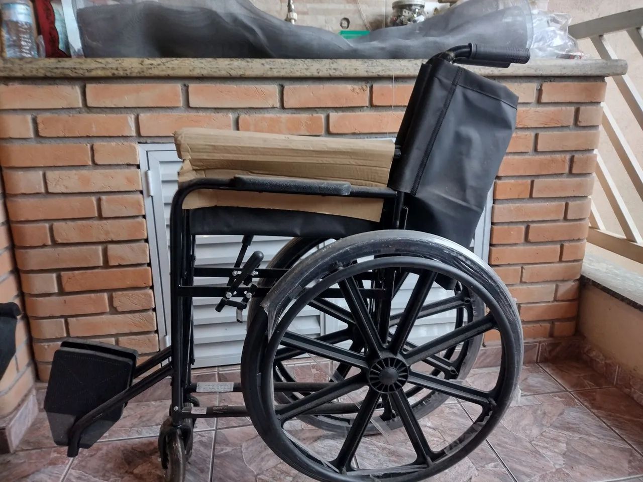 Cadeira de Rodas  NOVA.  