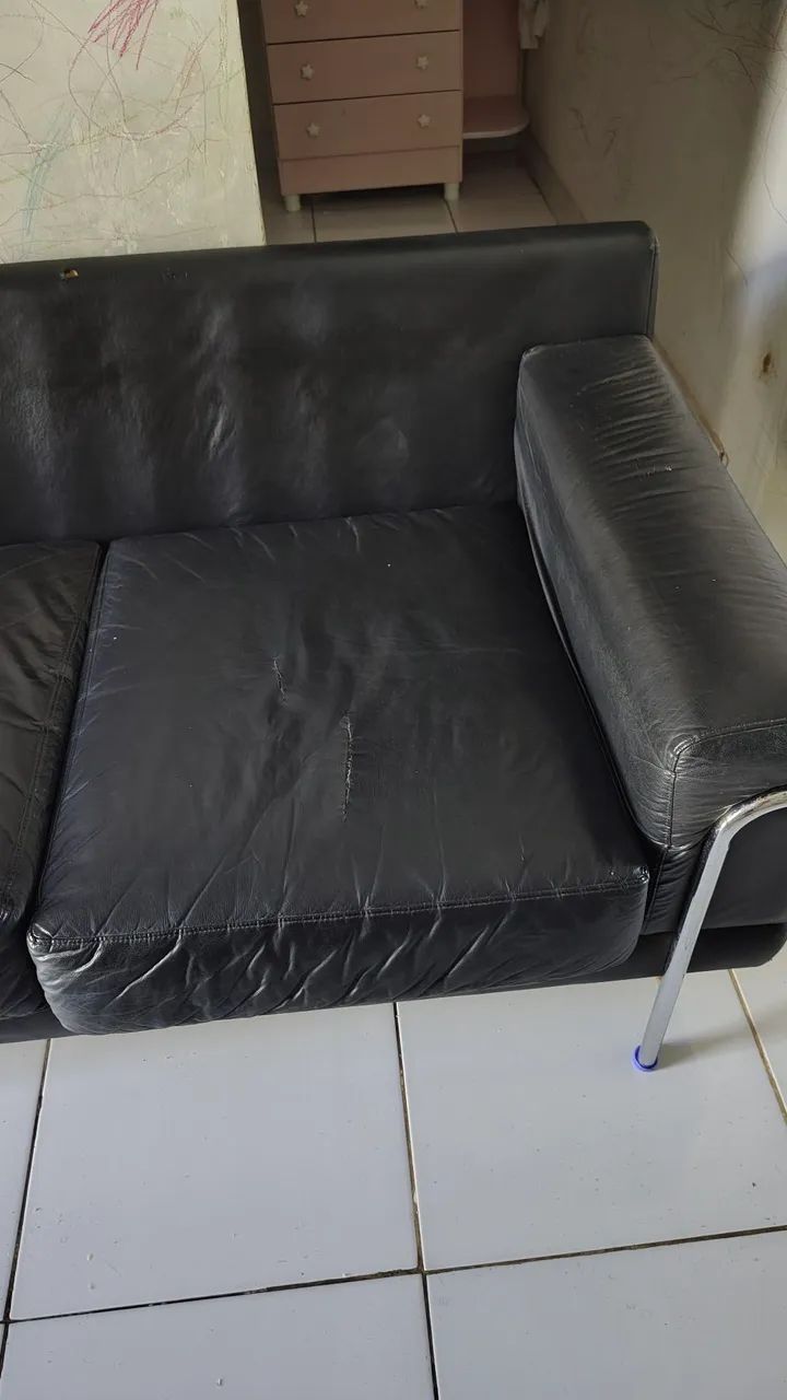 SOFÁ DE COURO 2 LUGARES