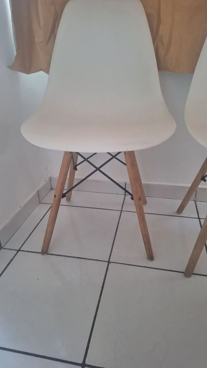 2 cadeiras brancas - Foto 2