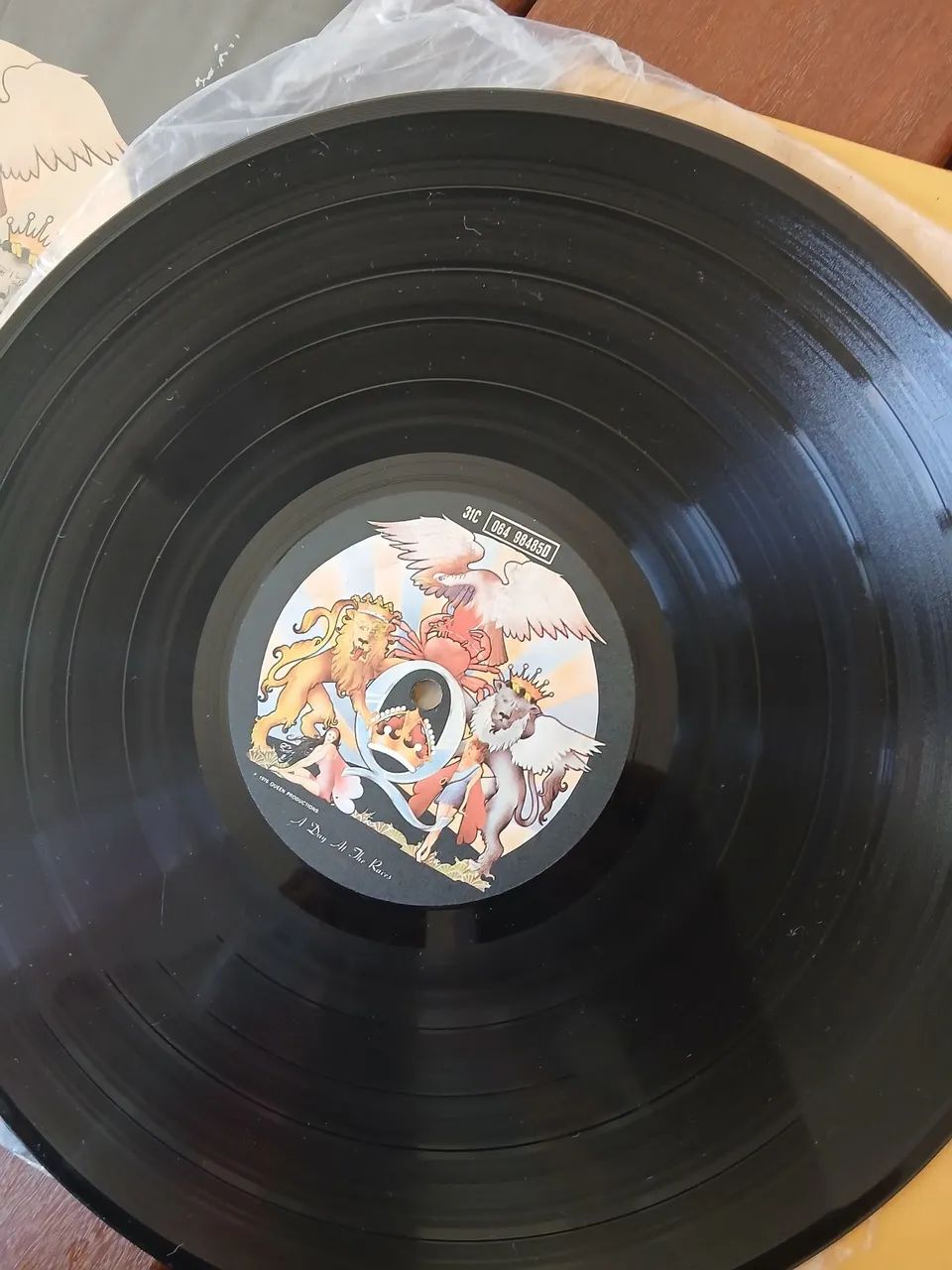 Lp Queen "a Day at the races" usado. - Foto 4