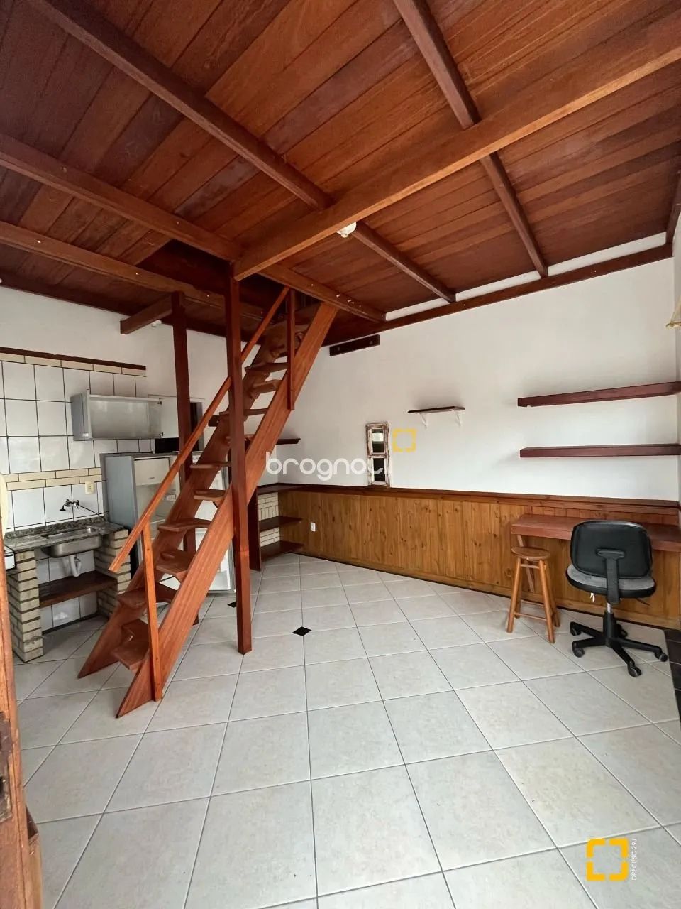 Casa na Carvoeira próximo a UFSC com 30 kitnets. - Foto 5