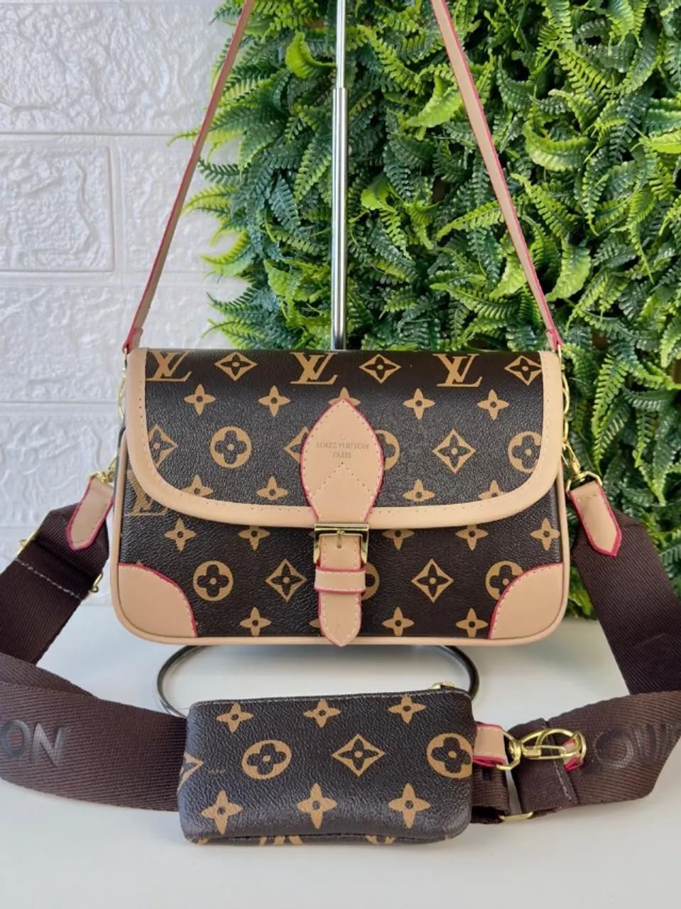 Bolsa de ombro Louis Vuitton com o padrão Monogram - Foto 2