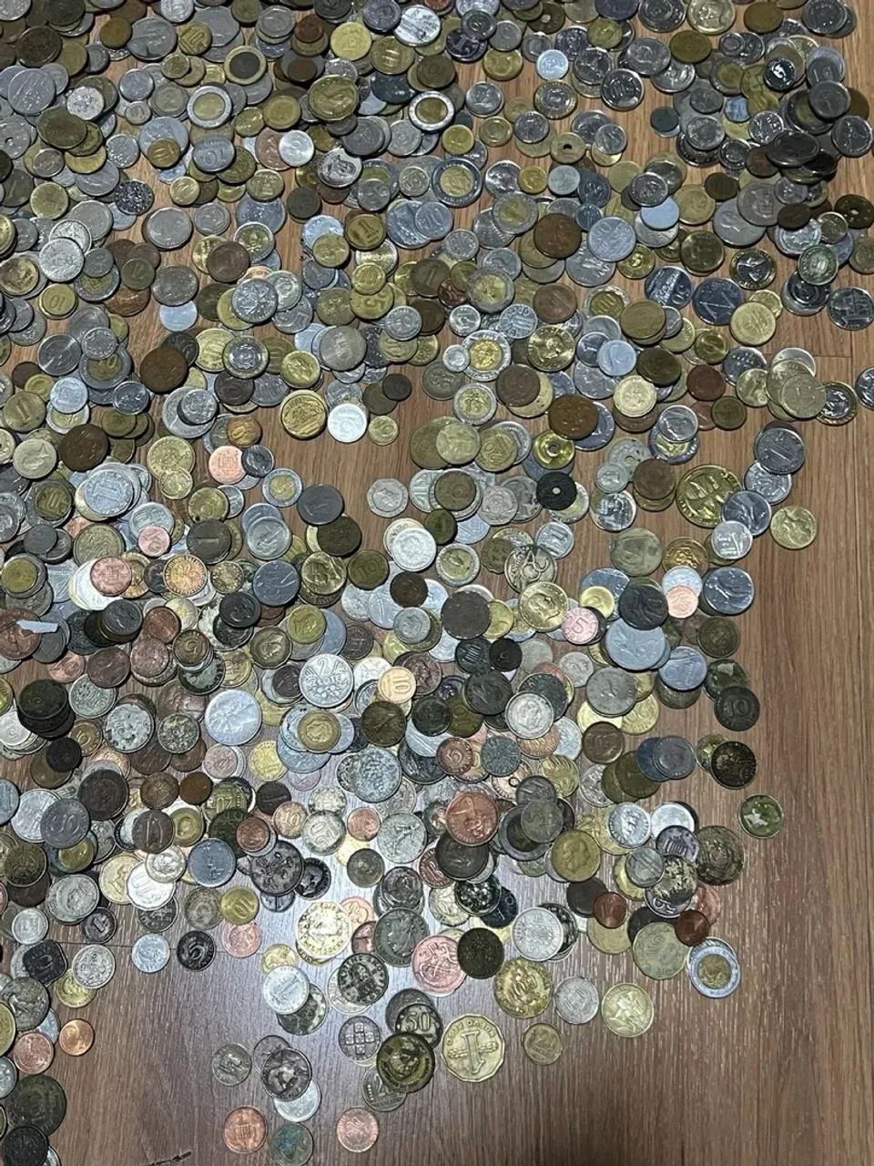 Lote de 1kg moedas antigas gringas estrangeiras coleção  - Foto 2