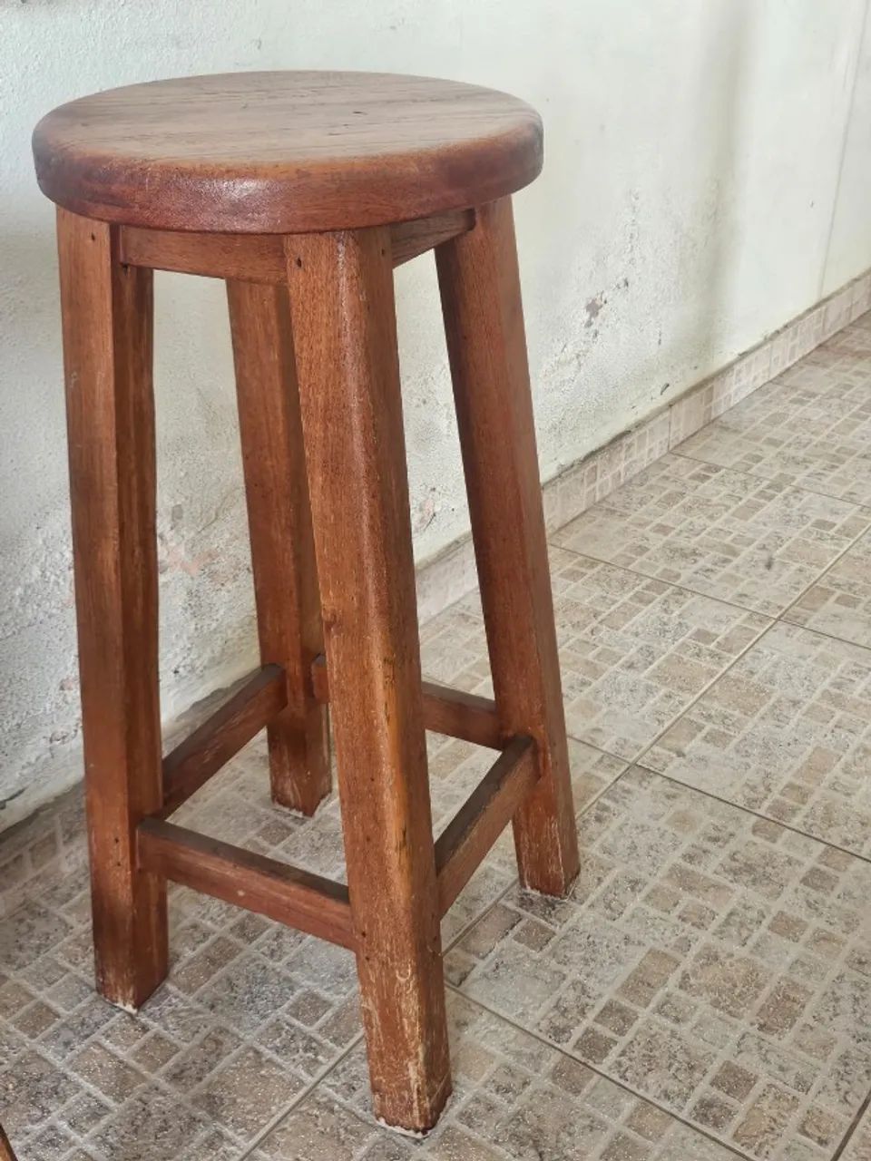 BANQUETA ALTA DE MADEIRA MACIÇA