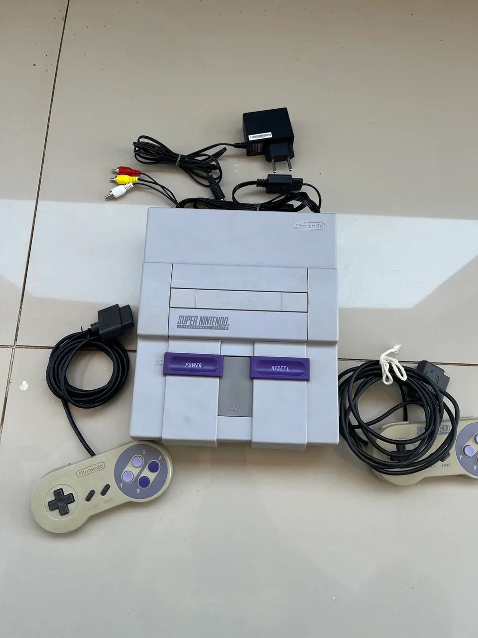 Super Nintendo + 2 controles + 1 jogo
