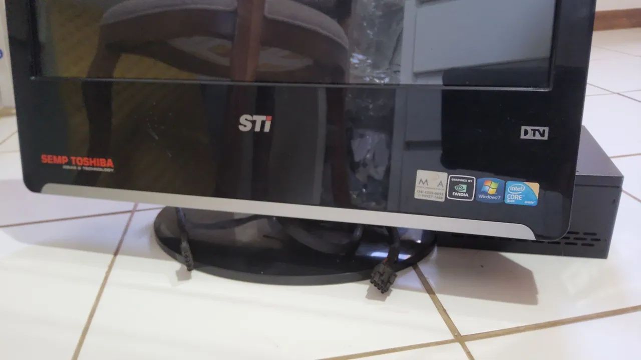 Monitor 20" Semp Toshiba 220volts 