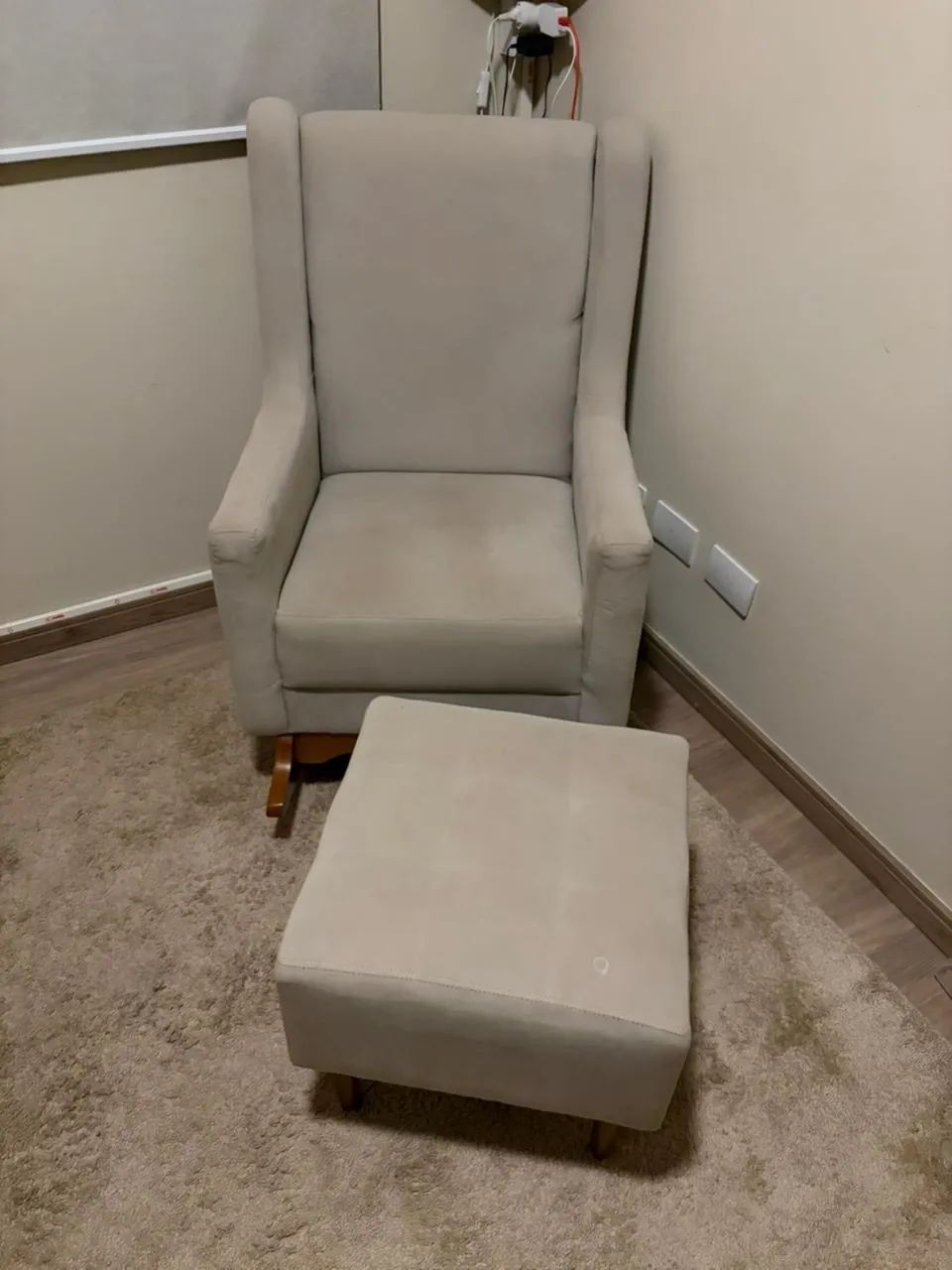 Vendo Cadeira de amamentação.