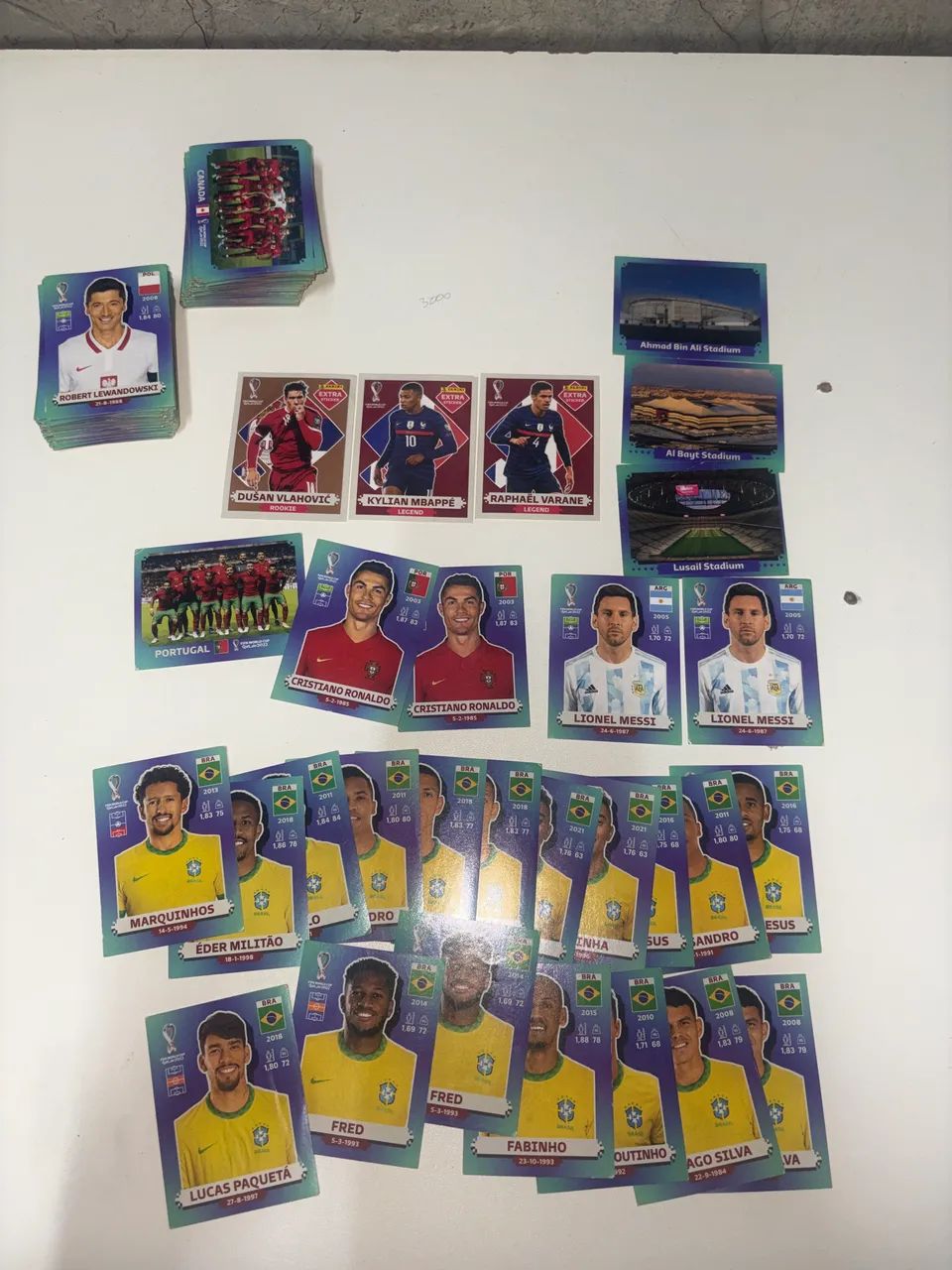 Figurinhas 2022, 18, 14 e 10 e álbum ouro