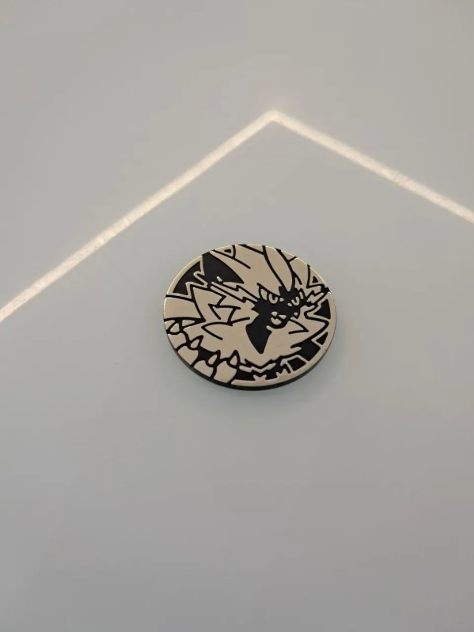 Lote Moedas Oficiais Pokémon TCG - Lunala e Toxtricity (Colecionável) - Foto 4