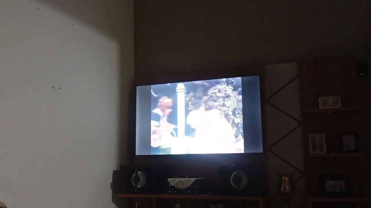 Tv 32 polegadas semi Nova em perfeito estado de uso por 1100  - Foto 2