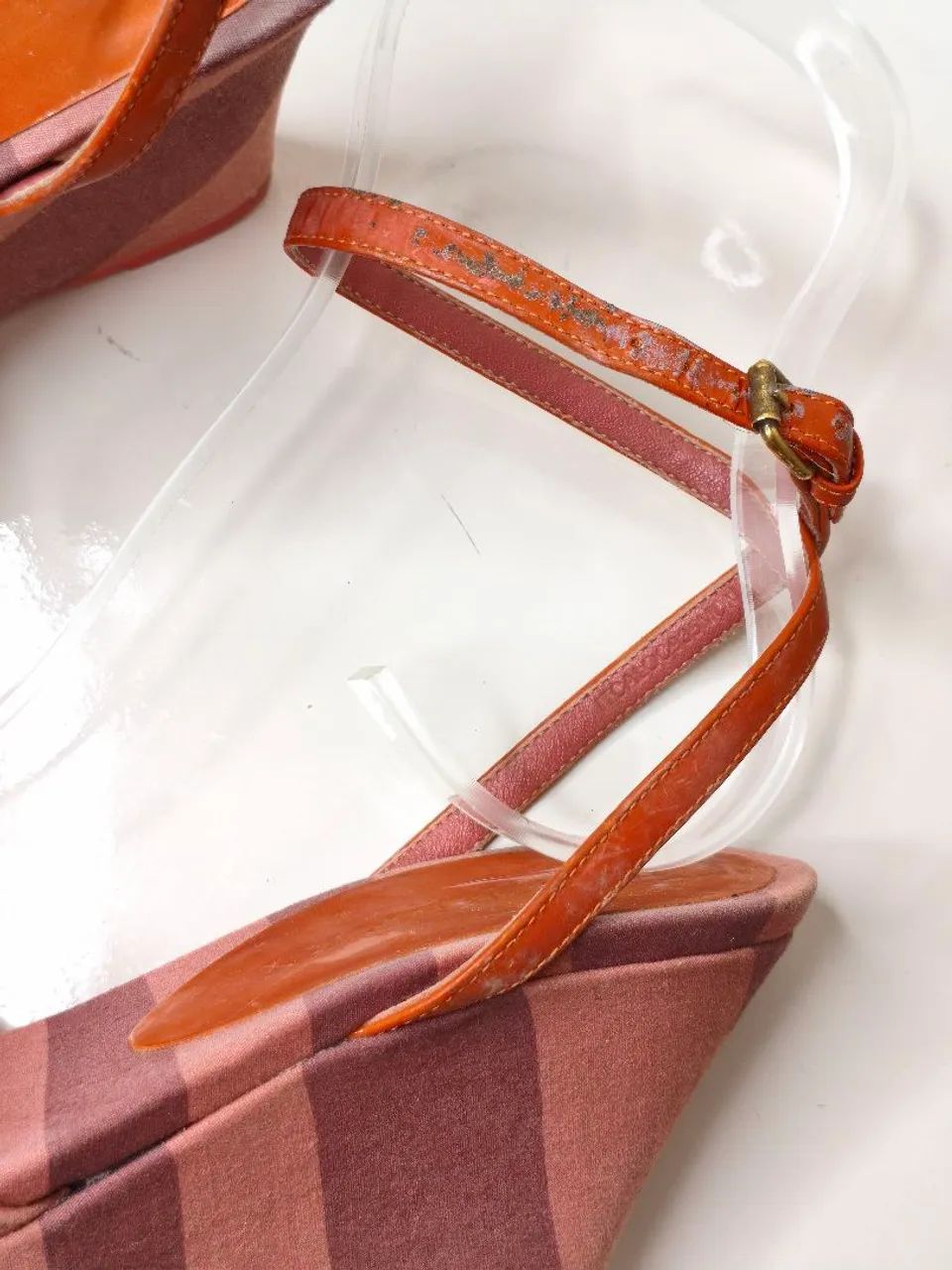 Sandália plataforma Burberry estampada listras Tam 34/35 - Foto 4