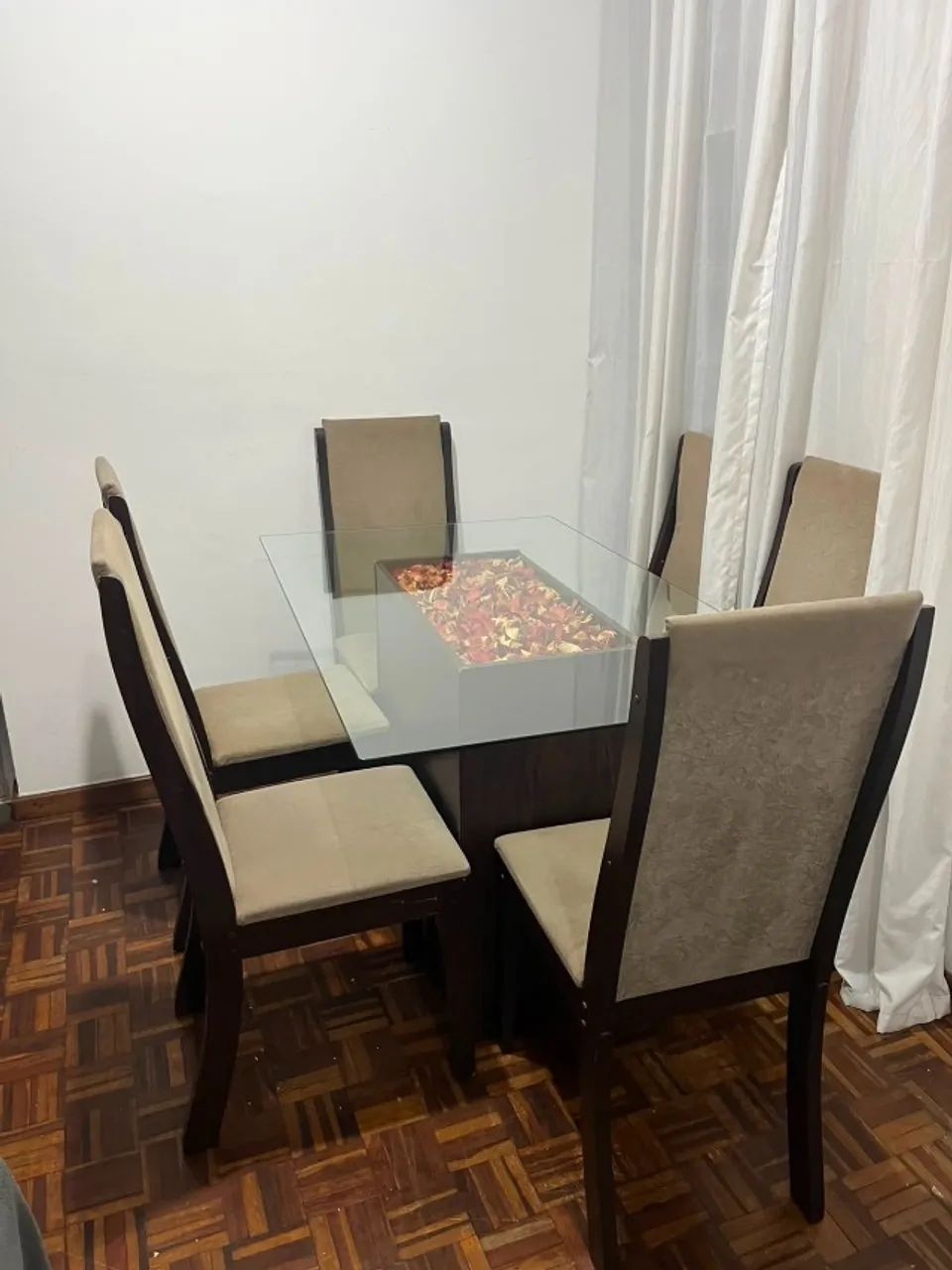 Mesa com 6 cadeiras 